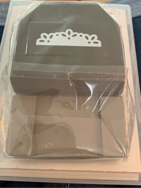 Stampin' Up! Elegant Edge Tag Topper Punch - Gray